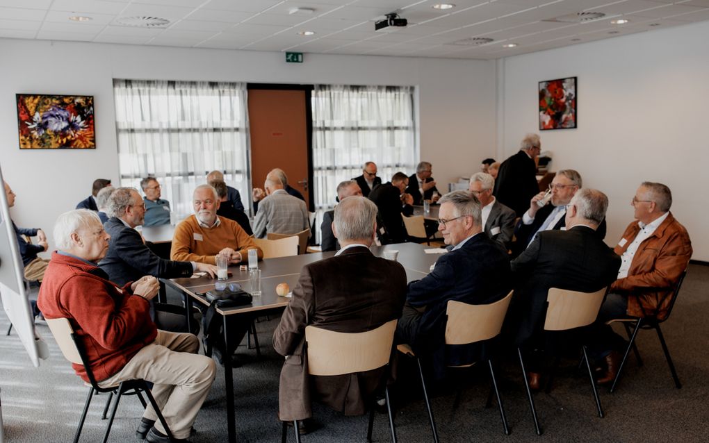 Groepsgesprek tijdens het CGK-convent. „Het convent van 20 april is duidelijk gepositioneerd als aanloop naar de synode.” beeld Alie Buter-Korf