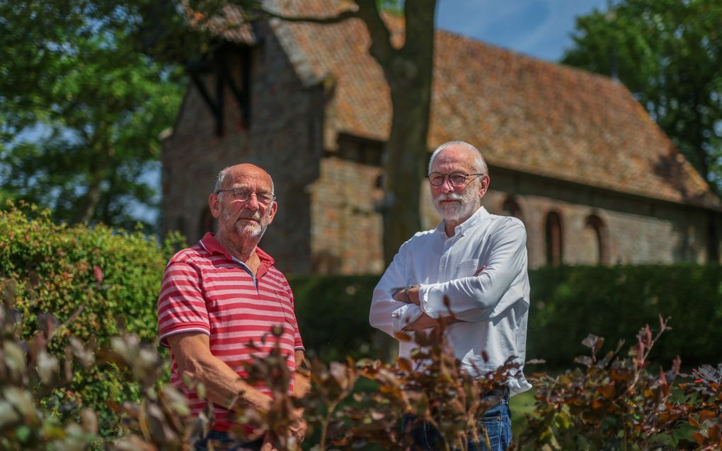 Psalmen zingen in de ”tsjerke van Jannum”