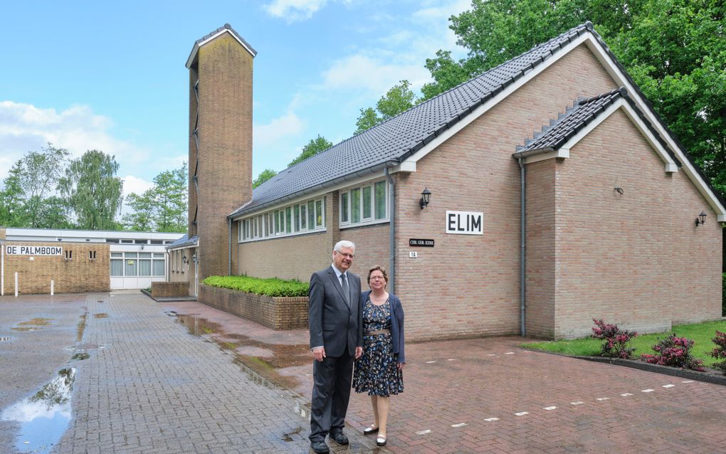 Ds. D. van der Zwaag neemt afscheid van christelijke gereformeerde kerk Siegerswoude-De Wilp