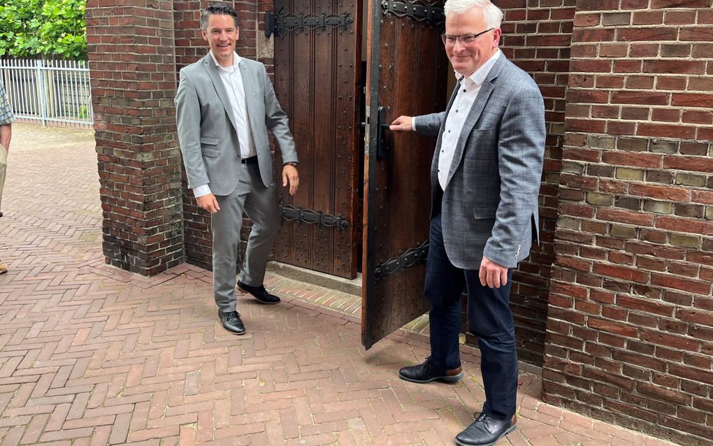 Gedeputeerde Ten Bolscher opent „tastbaar monument voor gereformeerd Rijssen”