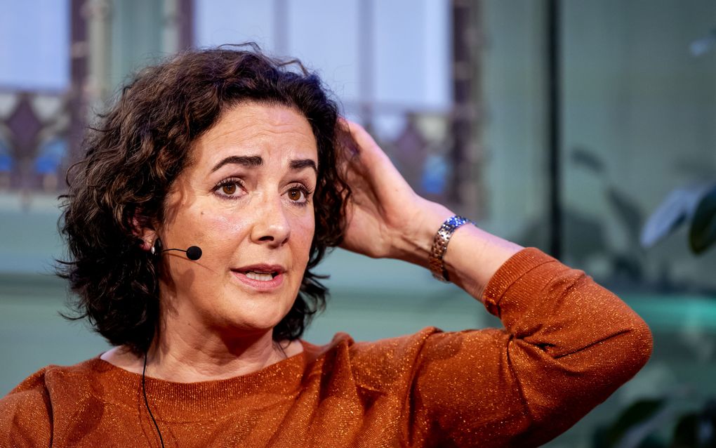 Amsterdamse burgemeester Femke Halsema spreekt in debatcentrum De Balie over de Nationale Dodenherdenking. De Amsterdamse driehoek en organisatie nemen dit jaar extra veiligheidsmaatregelen om de herdenking op de Dam waardig en beheerst te laten verlopen. beeld ANP, Robin van Lonkhuijsen