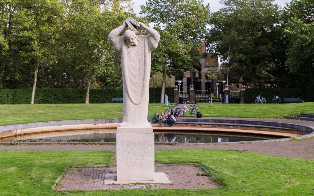 „Bonifatius sloeg met zijn stok op de grond en toen – boem – ontsprong er een bron”