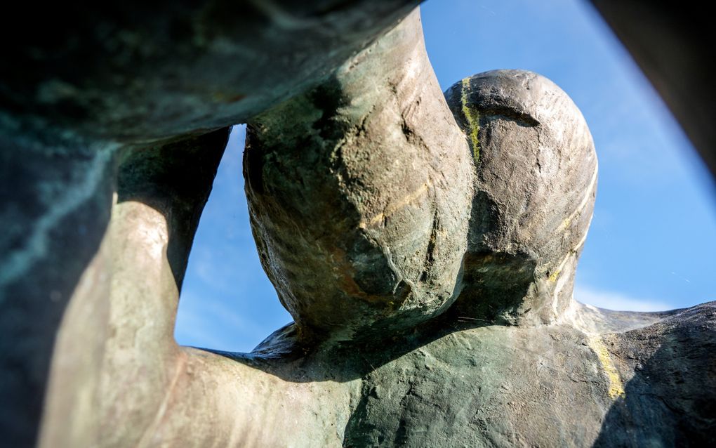 Een Bijbelse helper als oorlogsmonument