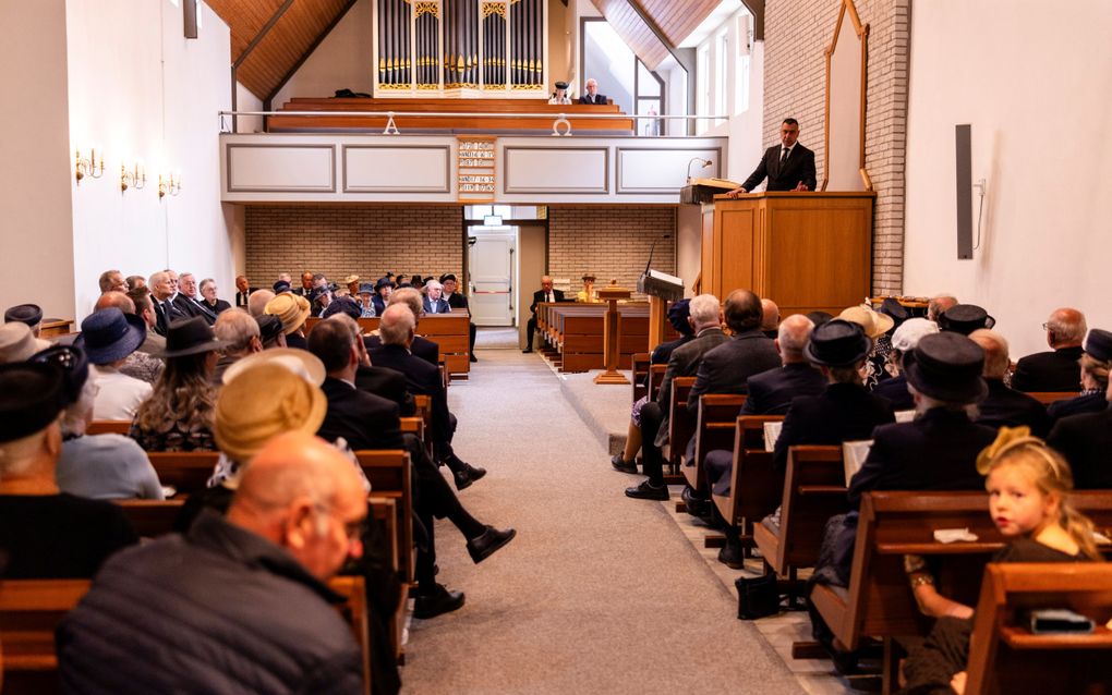 Ds. R. de Jong tijdens zendingsdag in Elburg: Zendingswerk gebeurt dikwijls in het klein