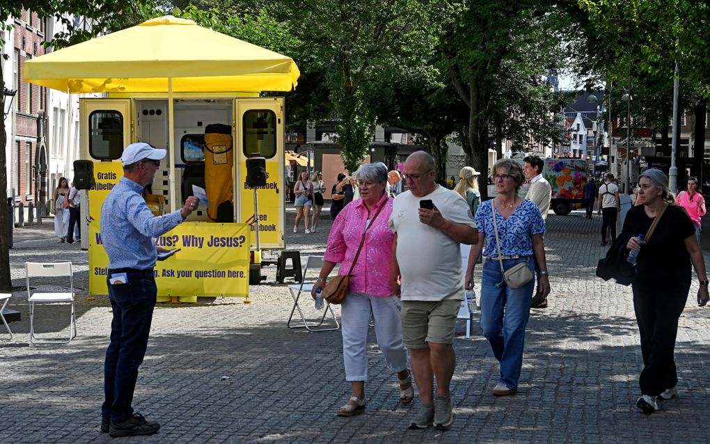 Rondje Amsterdam tijdens WorldPride levert zeven evangelisatiefolders op