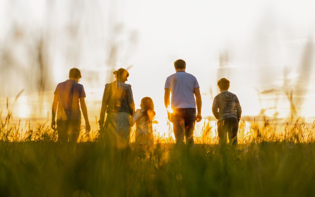 „Het gezin is de plaats waar, als de Heere de kinderzegen geeft, kinderen in veiligheid en geborgenheid mogen opgroeien.” beeld iStock