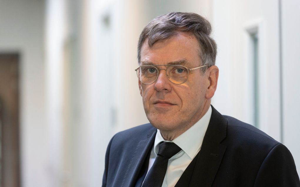 Ds. Van de Kamp doet intrede in hersteld hervormd Ouddorp