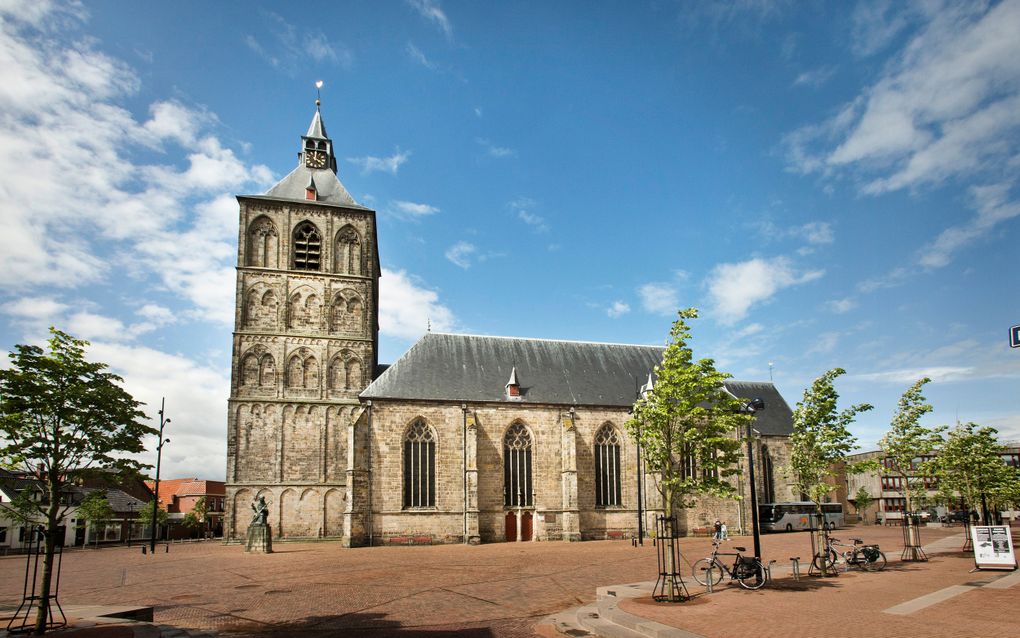 Gereformeerde kerken Zwolle fuseren, Plechelmusbasiliek Oldenzaal wordt vernieuwd – en ander plaatse