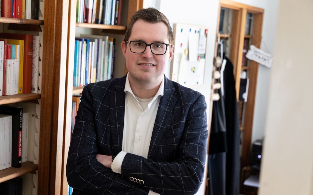 Ds. H.B. van der Knijff doet intrede in hervormd IJsselmuiden/Grafhorst