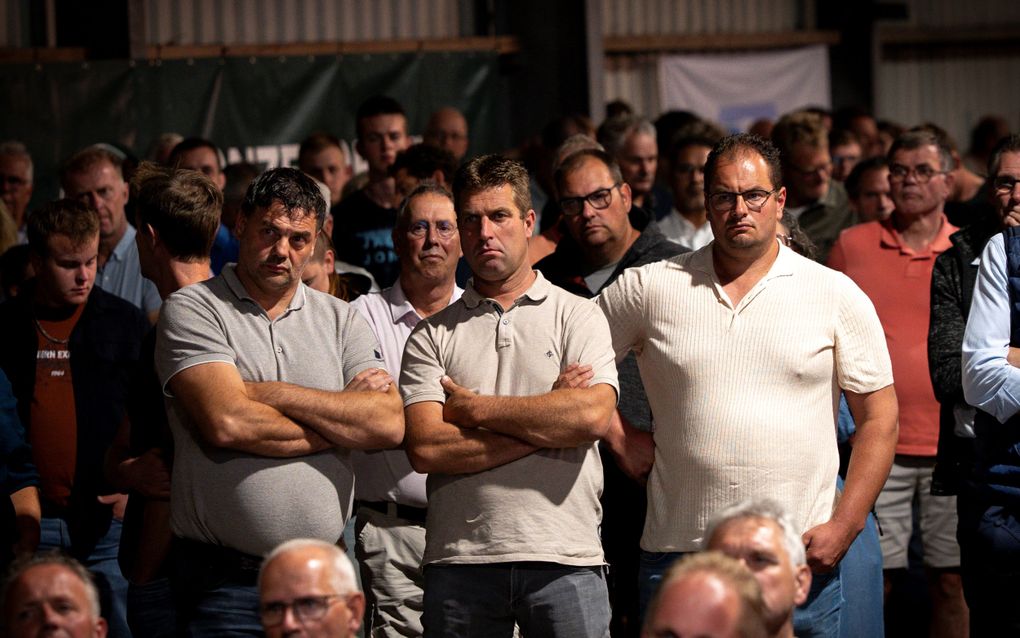Ruim duizend boeren bijeen in Scherpenzeel: „Die stikstofbrief van Jaimi van Essen moet van tafel”