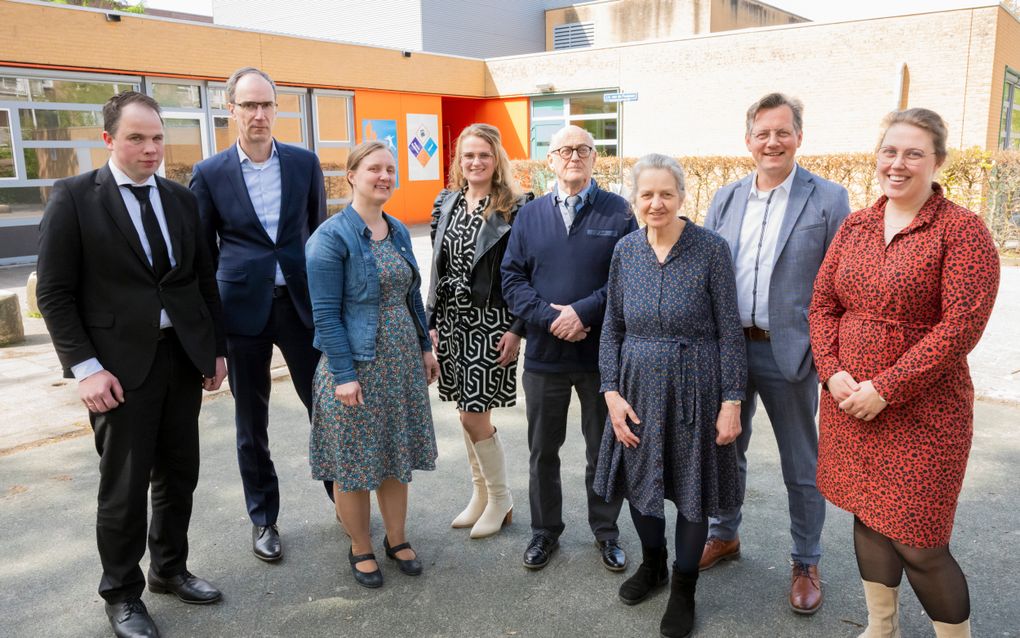 V.l.n.r. William van der Linden, Teunis Kok, Willemien Meijer, Mariska Zeldenrijk, Ko van de Poel, Aagje Korver, Johan Flier en Francina Valk. beeld Ruben Schipper Fotografie