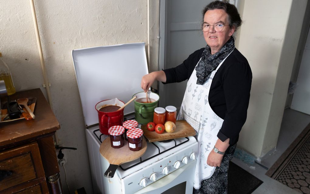 Corrie Kuiper uit Wijngaarden maakt jaarlijks honderden potjes jam