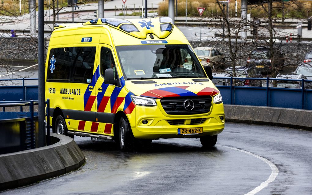 Het slachtoffer lag mogelijk te slapen in een papiercontainer aan Het Maisveld die werd geleegd, meldt de politie. beeld ANP Remko de Waal