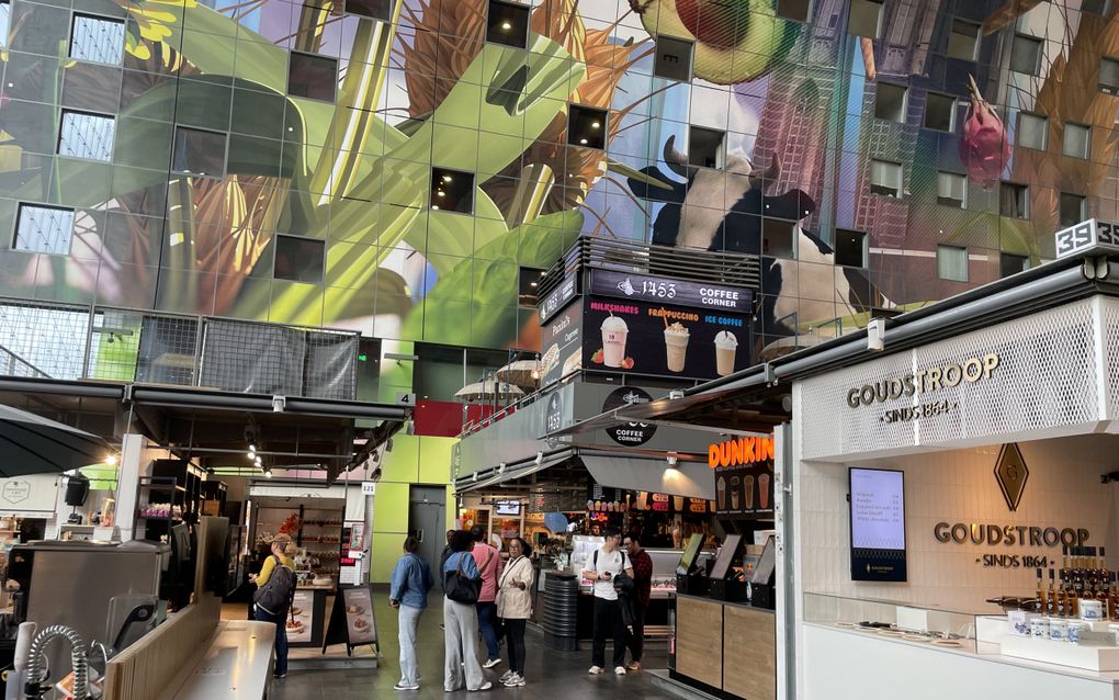 In de Rotterdamse Markthal kun je proeven van alle smaken van de wereld