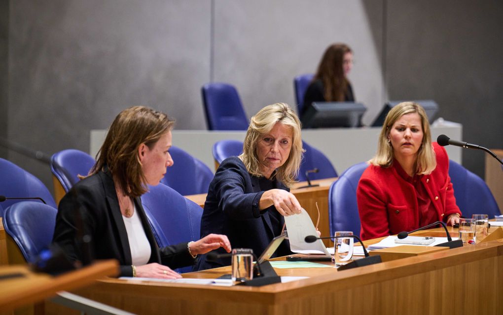 Demissionair ministers Hanke Bruins Slot, Kajsa Ollongren en Liesje Schreinemacher donderdag in de Tweede Kamer tijdens een debat over de situatie in Gaza. beeld ANP, Phil Nijhuis