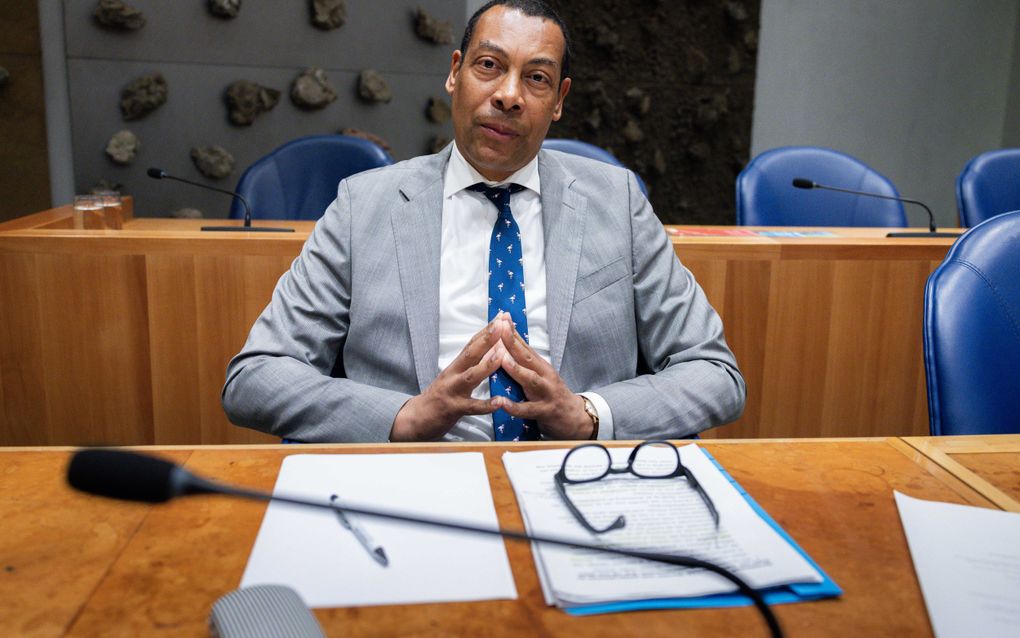 Demissionair minister voor Rechtsbescherming Franc Weerwind tijdens het wekelijkse vragenuur in de Tweede Kamer. beeld ANP, LAURENS VAN PUTTEN