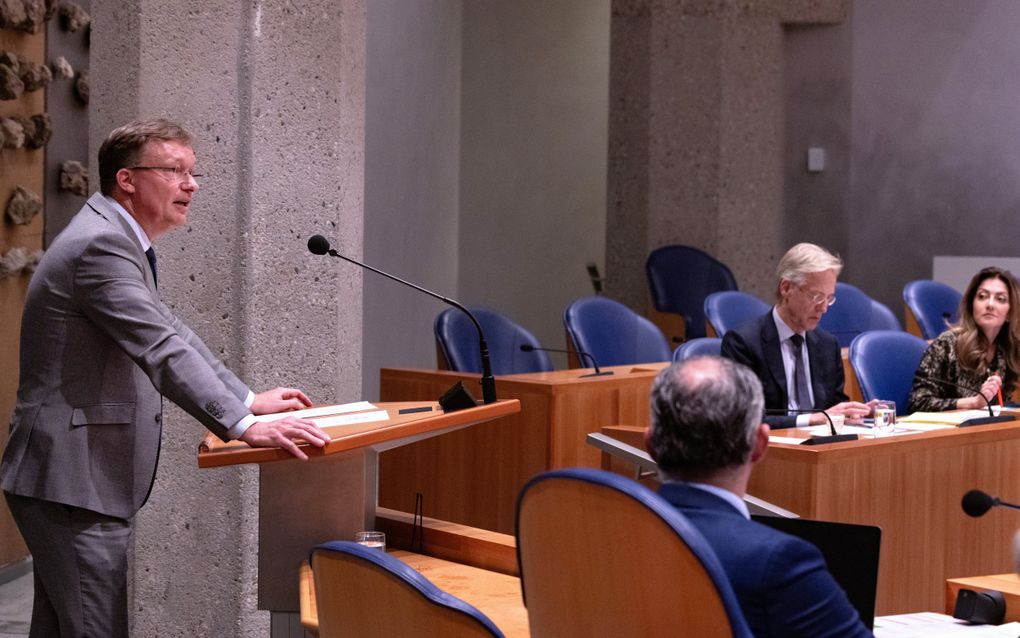 SGP-Kamerlid Van Dijk tijdens een debat met de ministers Yesilgoz en Dijkgraaf over antisemitisme in Nederland. beeld Dirk Hol