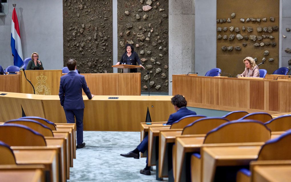 Tweede Kamerleden Joost Sneller (D66) en Caroline van der Plas (BBB) tijdens een debat in de Tweede Kamer over de gang van zaken tijdens de verkennersfase in de formatie van 2021. Er werd tijdens het debat onder meer gesproken over het advies van de Raad van State om een vaste verkenner aan te stellen in de formatiefase, direct na de Tweede Kamerverkiezingen. ANP Phil Nijhuis 