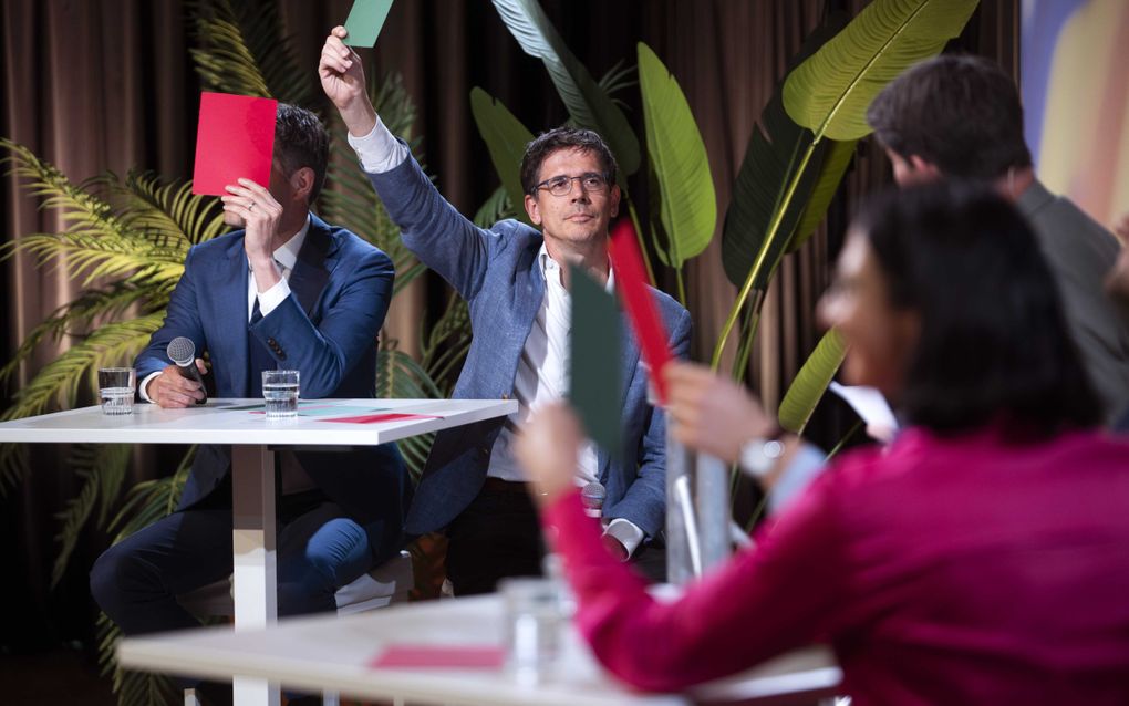 EU-lijsttrekker van GroenLinks-PvdA Bas Eickhout tijdens een lijsttrekkersdebat in Hilversum. Eickhout is de bekendste Nederlandse lijsttrekker voor de Europese verkiezingen: ongeveer 11 procent van de bevolking weet wie hij is. beeld ANP, Jeroen Jumelet. 