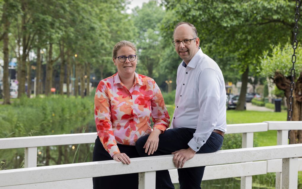 Aspirant-adoptieouders Erwin en Joke van den Berg uit Capelle aan den IJssel zijn geschrokken van het nieuws over een adoptiestop. beeld Erik Kottier