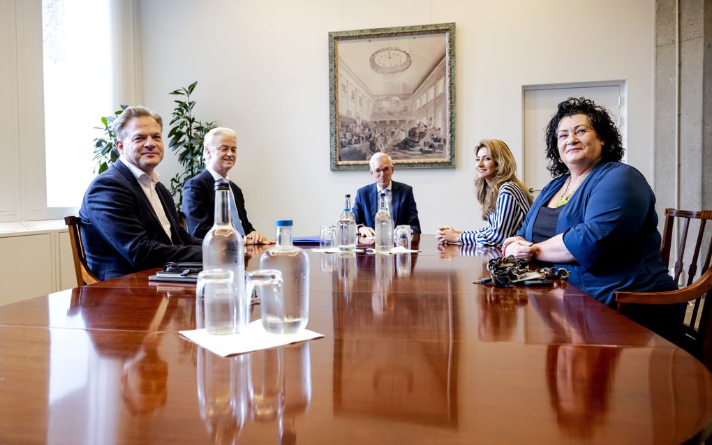 „Laten we niet elke keer weer roepen dat overheid en bestuur niet deugen, terwijl we in een van de beste landen wonen, waarin betrouwbaar bestuur feitelijk bestaat. Foto: de formatieperiode gaat van start. beeld ANP, Robin Van Lonkhuijsen