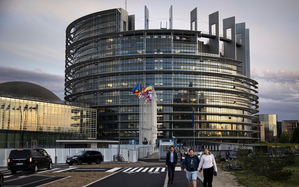 „Een EU met 37 landen zou 37 verschillende culturen en talen hebben. Dat is lastig samenwerken.” Foto: Louise Weissgebouw in Straatsburg, waar het Europees Parlement zetelt. beeld ANP, Ramon Van Flymen