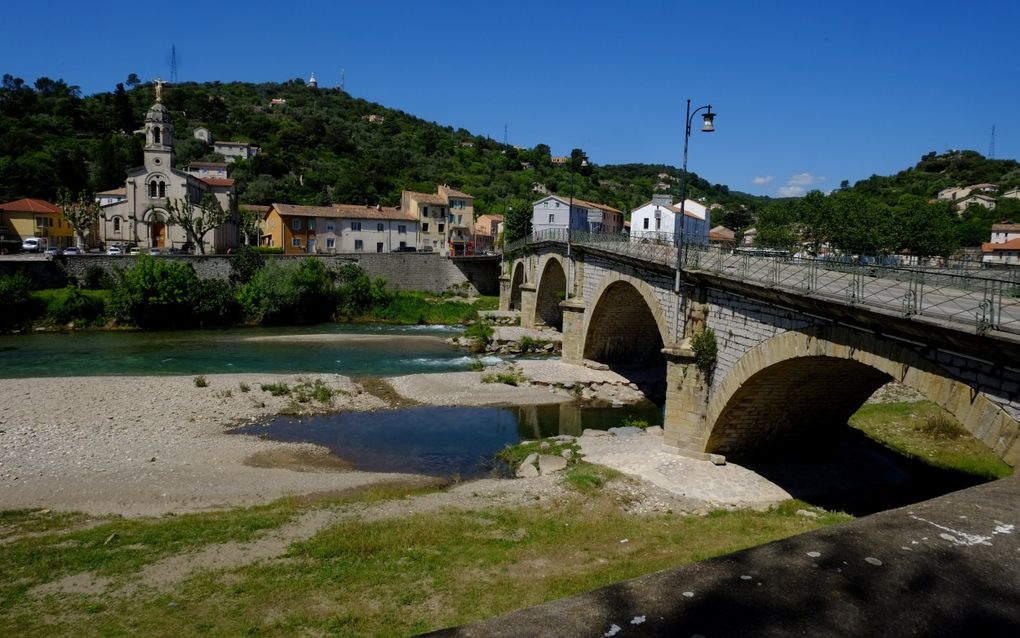 De stad Alès ligt aan de rivier de Gardon, vaak genoemd als een van de grenzen van de Franse Biblebelt. beeld Gerrit van Dijk