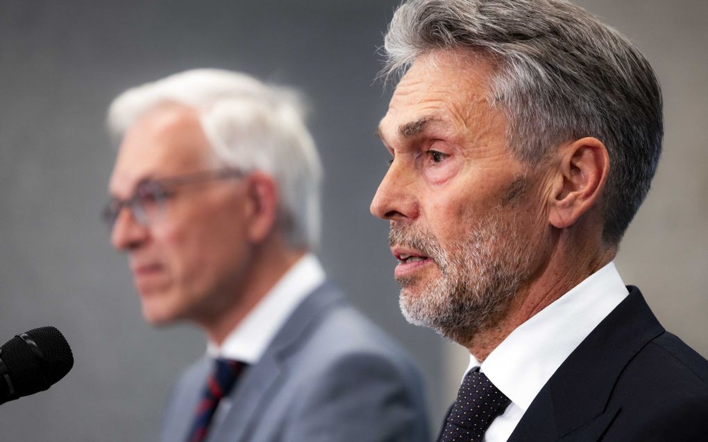 Formateur Richard van Zwol (links) en  Dick Schoof (rechts) tijdens de benoeming van de nieuwe premier van Nederland. ANP Ramon van Flymen