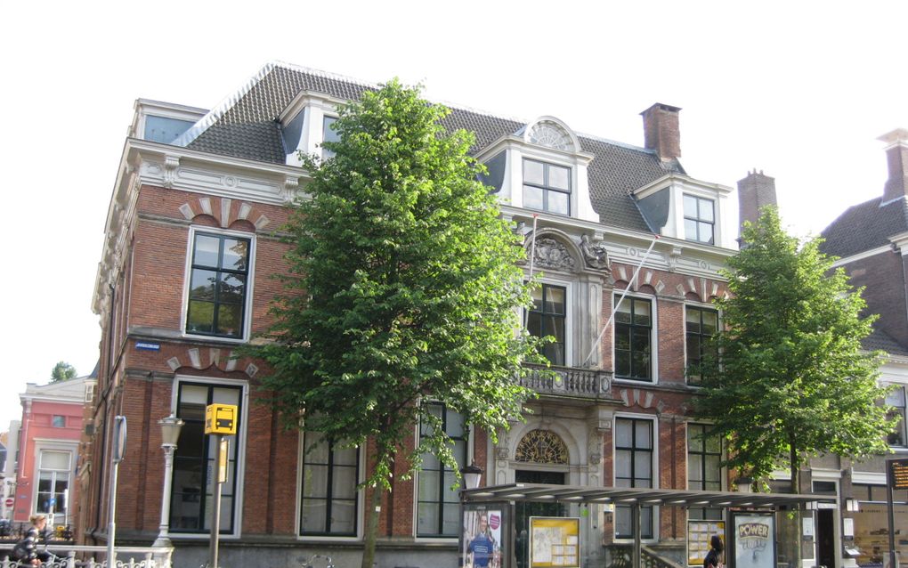 De verbouw van het nieuwe pand van de Protestantse Theologische Universiteit aan het Janskerkhof in Utrecht heeft vertraging opgelopen. beeld Wikimedia