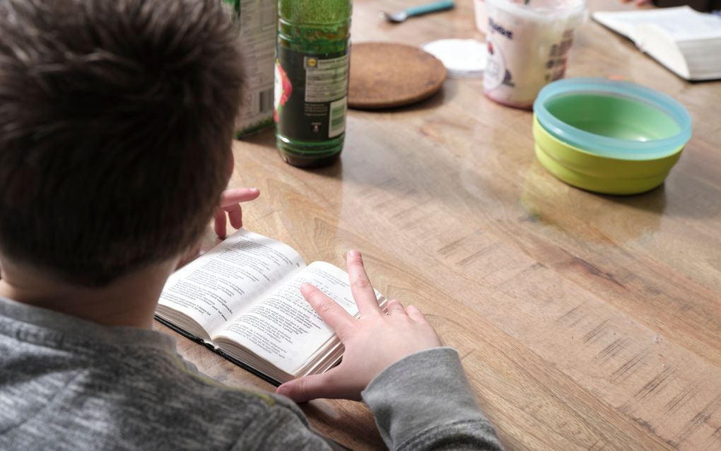 De nieuwe psalmberijming die het IKC de komende drie tot vijf jaar uitbrengt, is in eerste instantie bedoeld voor gezinnen. Bert Kalkman: „Het is belangrijk dat de psalmen verstaanbaar blijven voor de nieuwe generatie.” beeld Henk Visscher