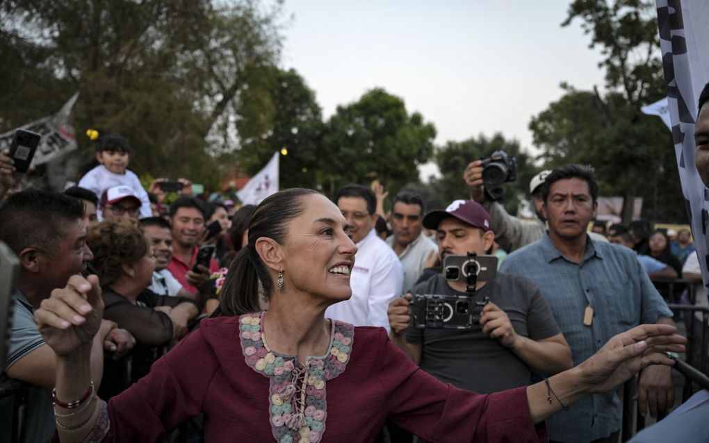 De 61-jarige Claudia Sheinbaum tijdens een campagnebijeenkomst. beeld AFP, Yuri Cortez