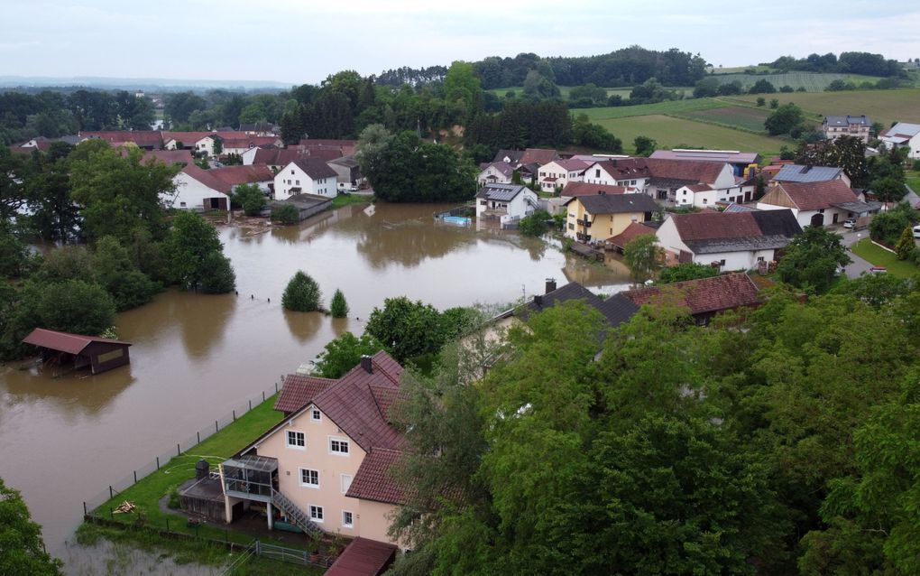 Zware regen veroorzaakt overstromingen in de zuidelijke deelstaten van Duitsland in Beieren en Baden-Wuerttemberg. Duizenden mensen zijn geëvacueerd. beeld EPA, Anna Szilagyi