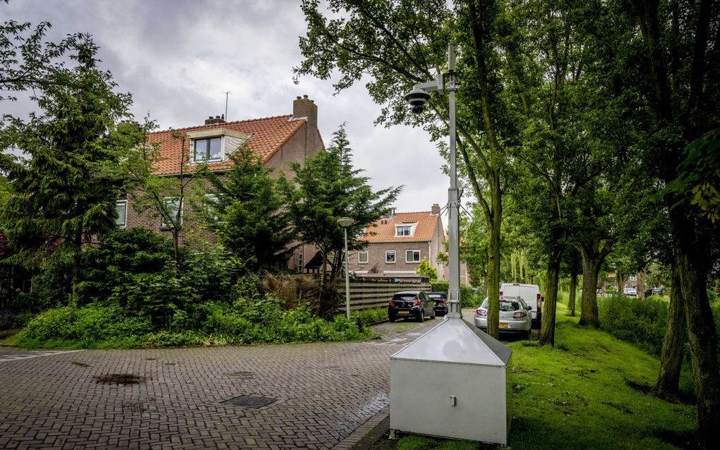 Een beveiligingscamera in de straat waar het 10-jarige meisje woonde. beeld ANP, ROBIN UTRECHT