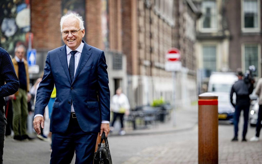 Demissionair minister van Landbouw, Natuur en Voedselkwaliteit Piet Adema komt aan op het Binnenhof voor de ministerraad, die wekelijks op vrijdag is. beeld ANP, Robin Utrecht