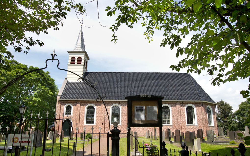 Kerkgebouw De Fontein te Oudemirdum. beeld Anton Dommerholt