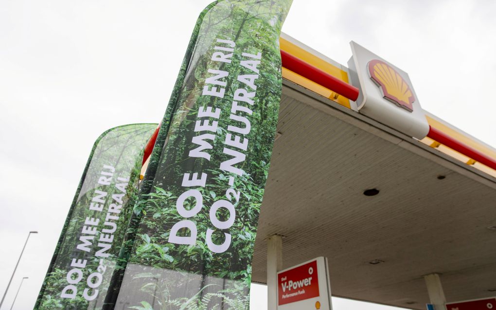 De reclamecampagne van Shell over CO<sub>2</sub>-neutraal rijden was misleidend. In Nederland hebben al veertien gemeenten een verbod op fossiele reclames in de openbare ruimte. beeld ANP, Bart Maat