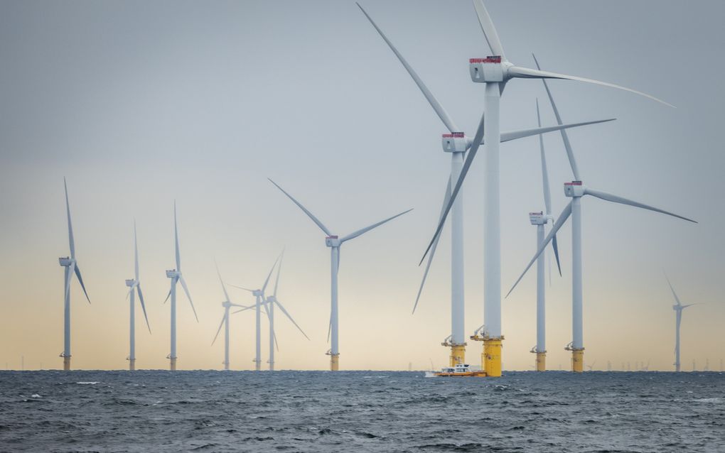 Turbines op zee vormen windpark Hollandse Kust Zuid van Vattenfall bij IJmuiden. Het levert stroom voor ruim 1,5 miljoen huishoudens. beeld ANP, Jeffrey Groeneweg