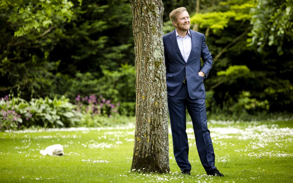 Koning Willem-Alexander tijdens de traditionele fotosessie van de koninklijke familie op Paleis Huis ten Bosch. beeld ANP,  SEM VAN DER WAL