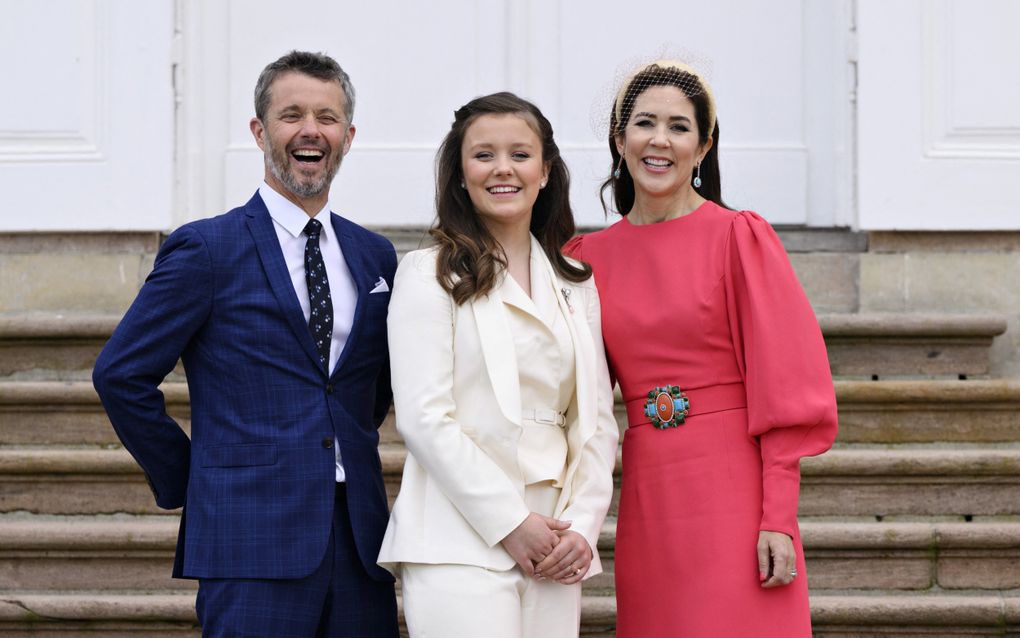 De Deense prinses Isabella droeg op de dag van haar belijdenis een wit pak van koningin Mary. beeld AFP, Philip Davali