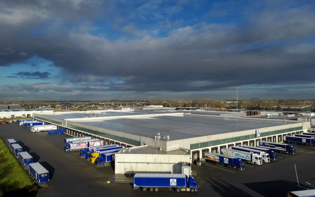 De bevoorrading van Aldi-filialen vanuit het distributiecentrum in Culemborg (foto) is al wekenlang verstoord.  beeld ANP, Sander Koning 