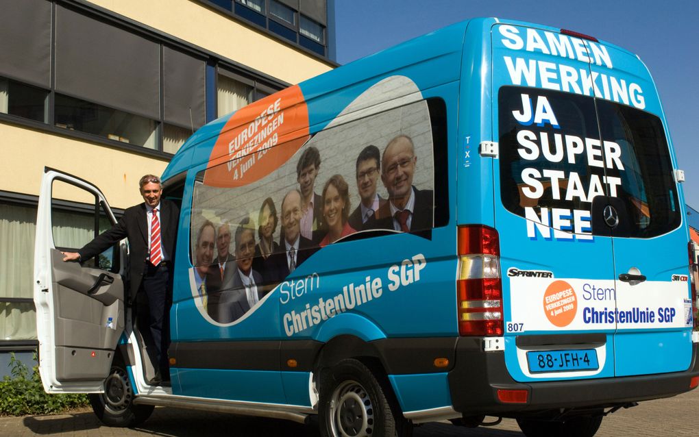  ChristenUnie-lijsttrekker Peter van Dalen geeft de aftrap voor de CU/SGP-campagne voor de Europese verkiezingen van 2009. beeld RD