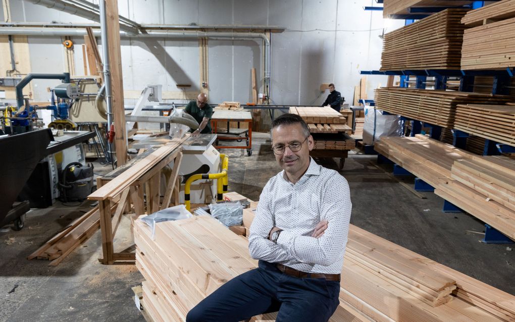 Directeur Johan de Jong van YARD Outdoor in Strijen: „Wij leveren vooral maatwerk, helemaal aangepast aan de specifieke wensen van de koper.” beeld RD, Anton Dommerholt