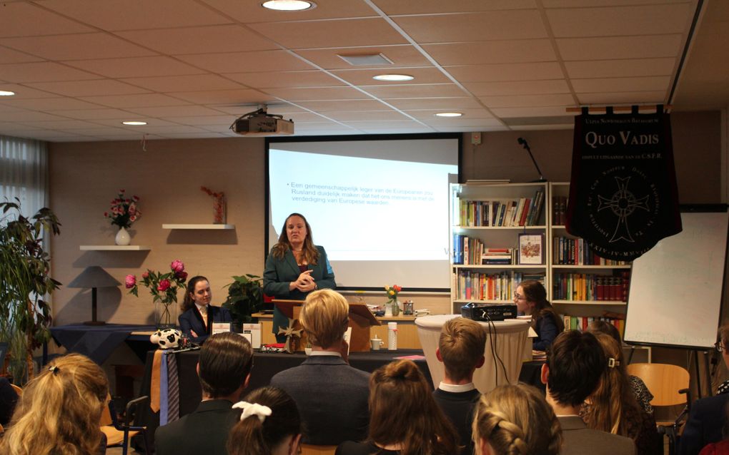 Niet iedereen is bereid voor zijn land te vechten, bleek tijdens een lezing van Trineke Palm (ChristenUnie) bij het Nijmeegse dispuut van studentenvereniging C.S.F.R. beeld C.S.F.R.