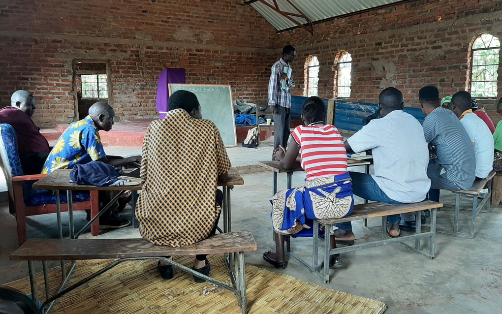 Evangelisatie door een veldwerker van Stichting Stéphanos in Zambia. beeld Stichting Stéphanos