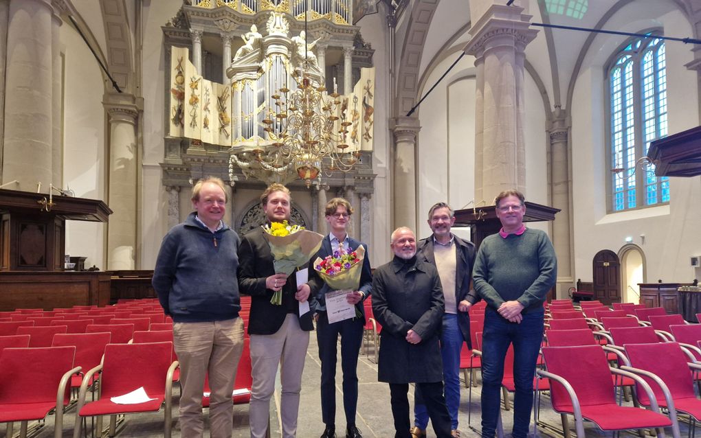 De winnaars van het derde Duyschot Concours in de Westerkerk, samen met de juryleden. Van links naar rechts: Arjen Leistra, David Strijbis, Michaël Verniers, Matteo Imbruno, Anton Pauw en Gert-Jan Mostert.