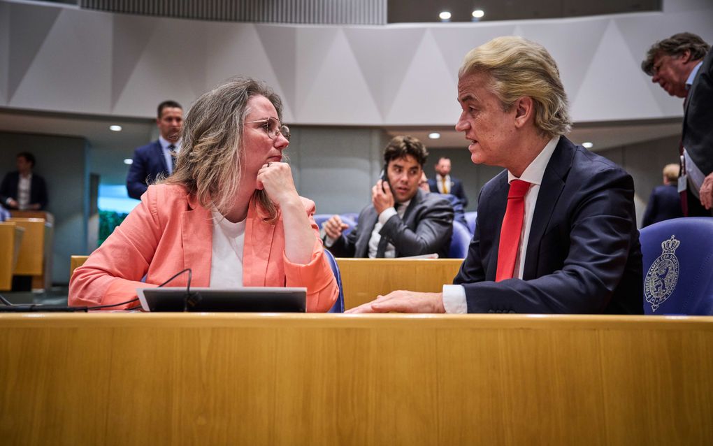 Geert Wilders en Fleur Agema in de Tweede Kamer tijdens een debat over het eindverslag van informateurs Richard van Zwol en Elbert Dijkgraaf. beeld ANP, PHIL NIJHUIS