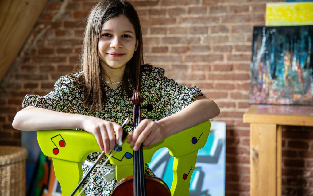 De allereerste KinderComponist des Vaderlands Lize Bastiaens (11) uit Oijen. Beeld Eric van Nieuwland