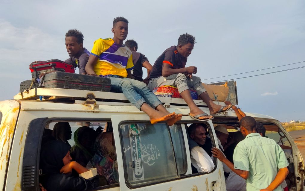 Sudanese vluchtelingen uit het oostelijke deel van het land komen aan in de stad Gedaref, waar zij een veilig heenkomen hebben gezocht. beeld AFP