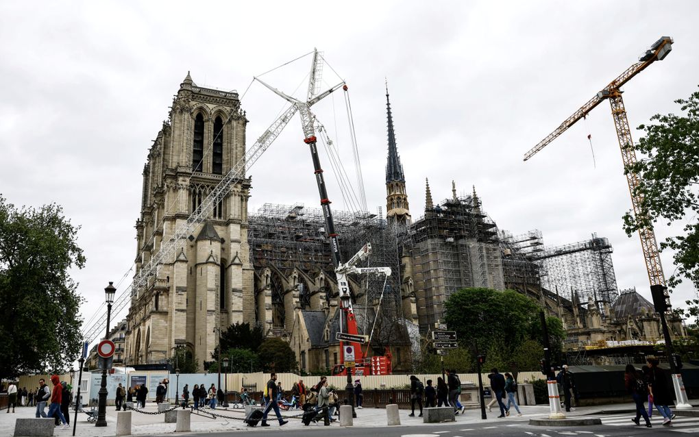 De Notre-Dame half april. beeld EPA, Mohammed Badra