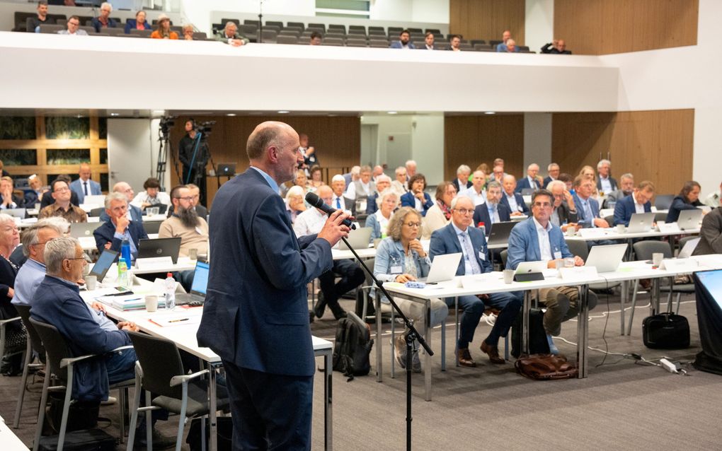 Prof. H. van den Belt diende vrijdag een tegenvoorstel in tijdens de bespreking van het eindrapport over de ambtsvisie op de synode van de Protestantse Kerk in Nederland. beeld Niek Stam